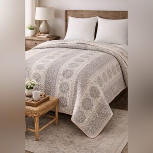Elegant Cream and Gray Patterned Quilt